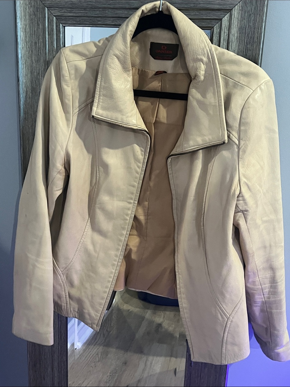 Dana Buchman Cream-White Leather Zip Jacket